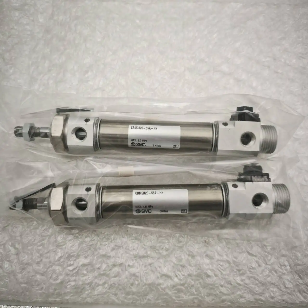 أسطوانة SMC أصلية ذات قضيب واحد مزدوج المفعول CBM2B20-55A-HN مع أسطوانة قفل طرفية