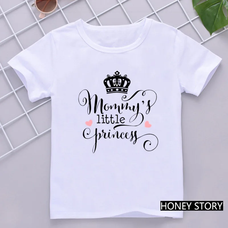 T-shirt de manga curta com coroa impressa para meninas, t-shirt branca com gola redonda, desenhos animados princesa inglês