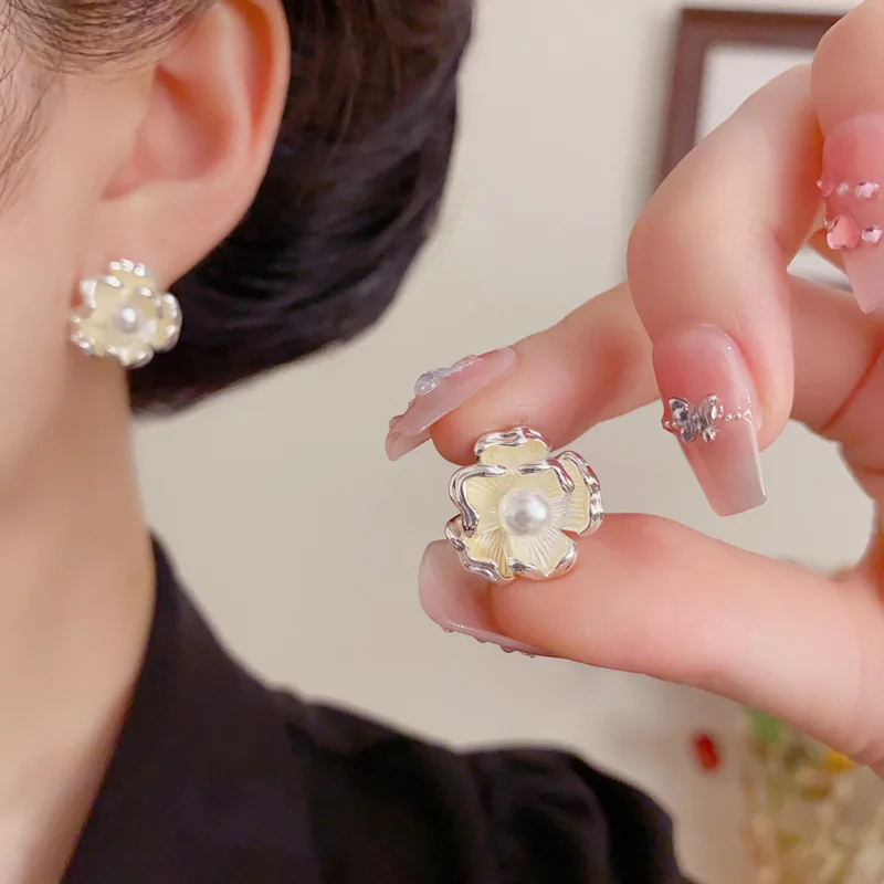 Stylish and simple thick silver thinly coated petal stud earrings for women's personality and unique temperament earrings