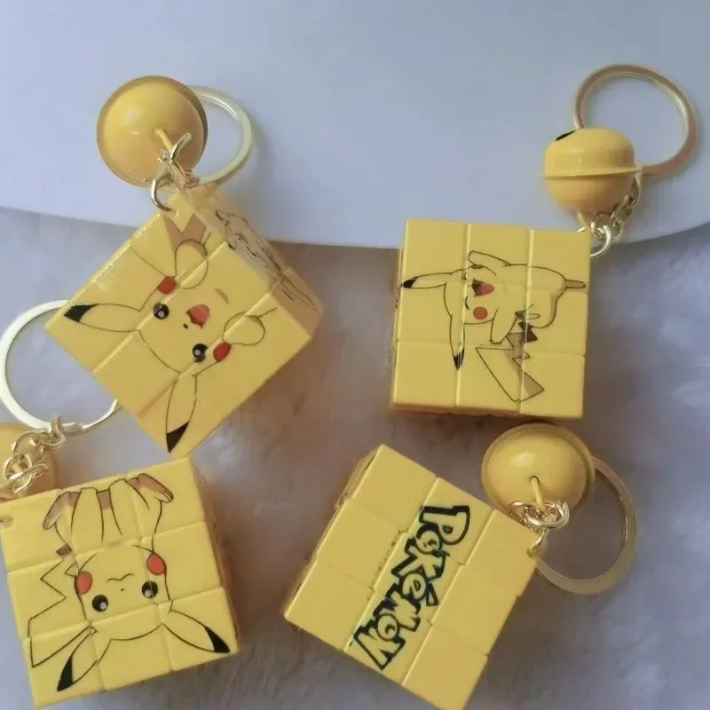 Breloczek Pokemon Pikachu Mini Cube, urocza zabawka-puzzle z kreskówki do dekoracji torby lub samochodu, prezent dla dzieci i fanów.