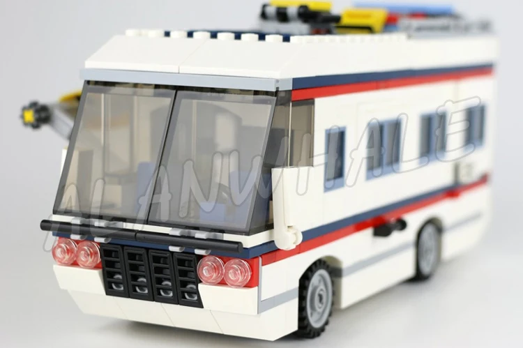 792pcs 3in1 Creative Vacation Getaways Camper with Trailer Summer Home Yacht 3117 Building Block Toy Compatible With Model