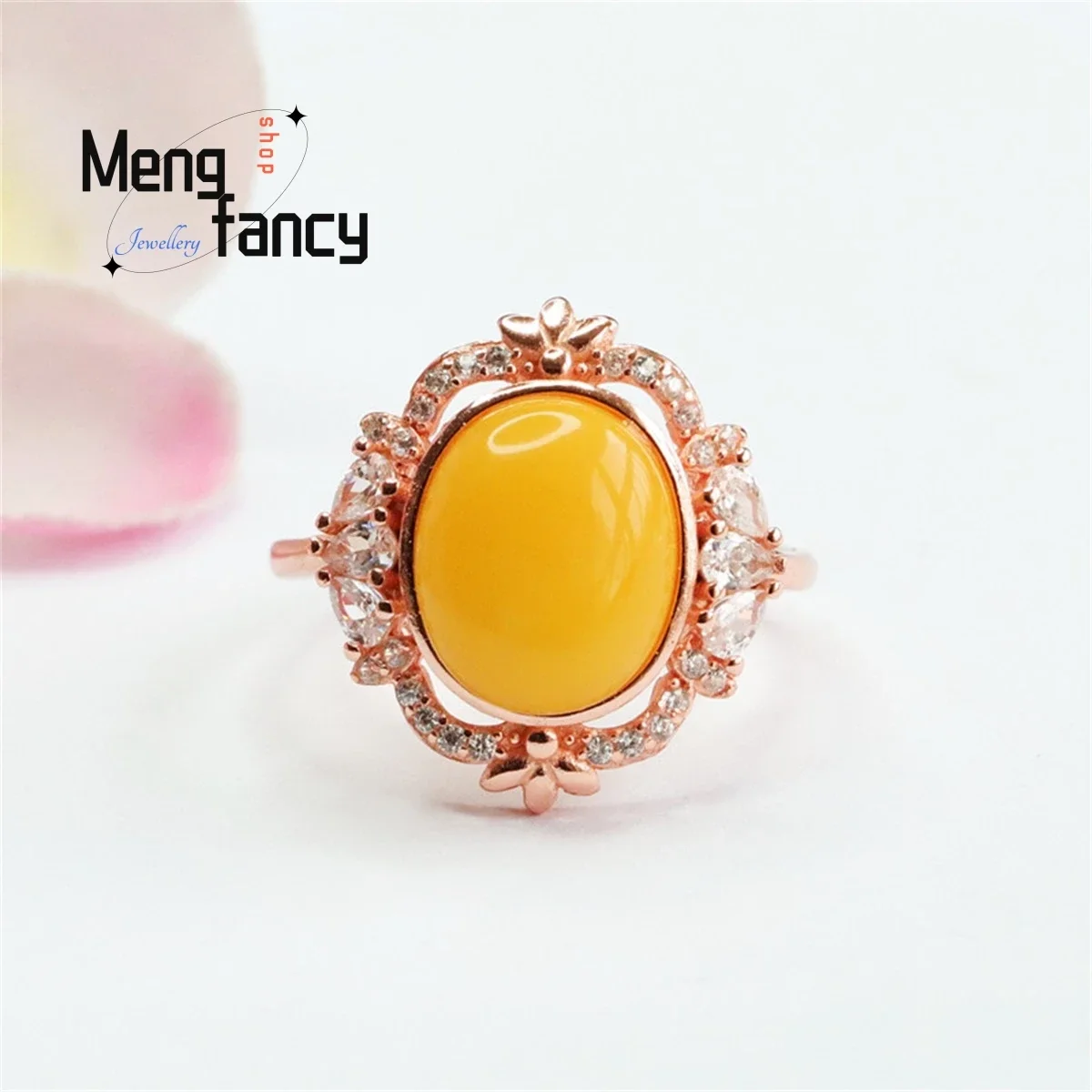 

Natural Honey Wax Chicken Oil Yellow Amber Three Petal Flower Ring Simple Versatile Fashion Exquisite Personalized Women Jewelry