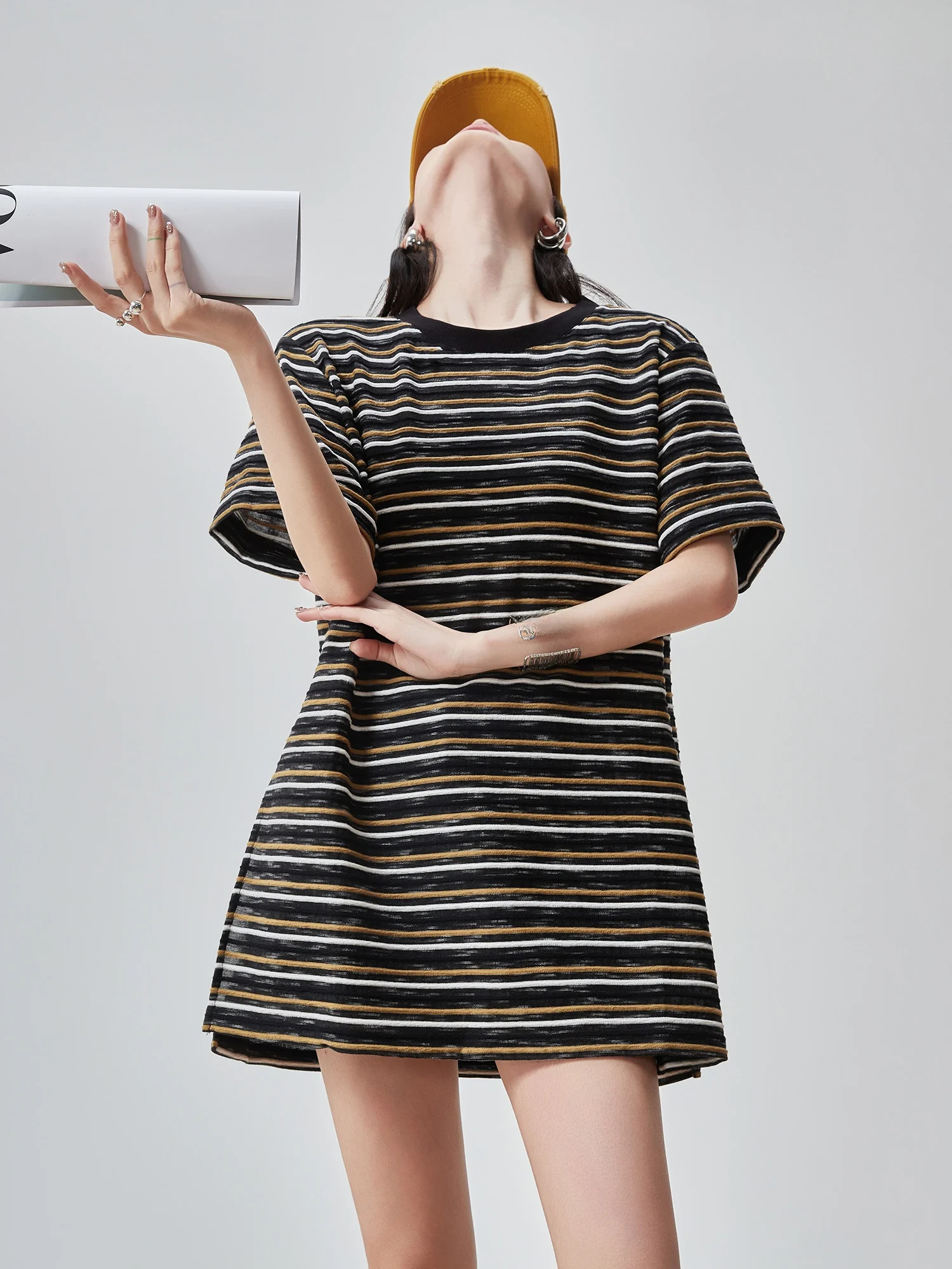 

Bla Stripe Split ort Sve T-irt Women's Design Sensation Loose Mid-Length Butt Covering Top Commute Sle Class...