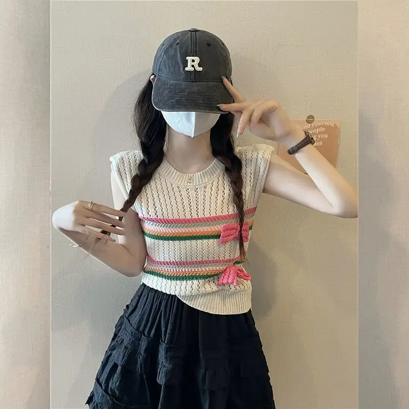 ドーパミンスタイルクルーネックノースリーブニットセーターベスト女性の夏の新弓ストライプ中空アウトスリムフィットイントップ