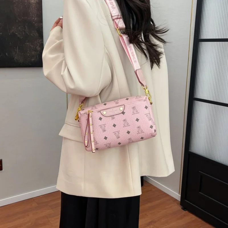 

Classic Vintage Fashionable Shopper Bag With Solid Color And Letter Logo For Business Commuter Leisure