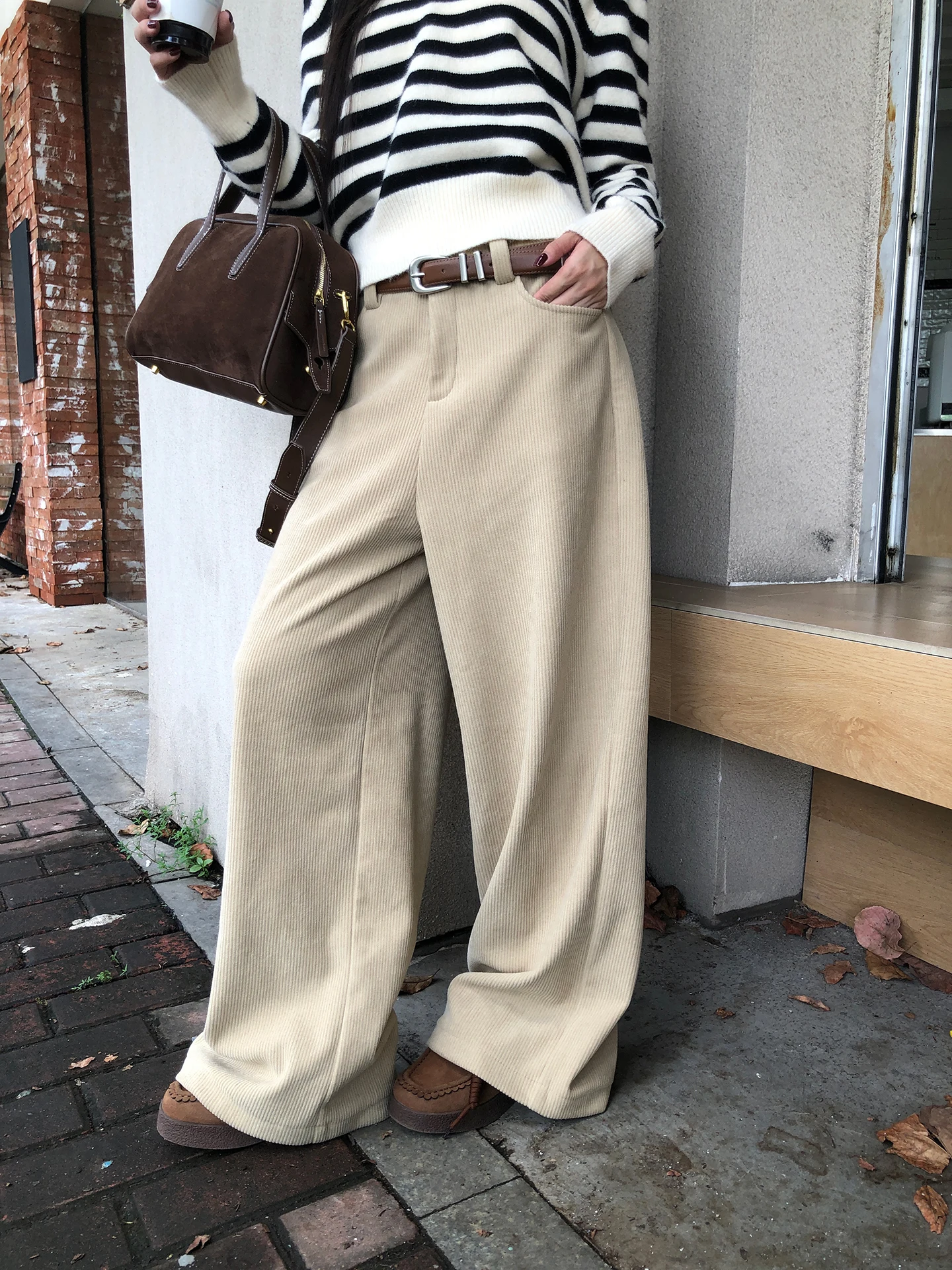 بنطلون واسع الساق للنساء بأسلوب المشاهير الأحمر، موديل جديد لخريف وشتاء 2025، تصميم فضفاض بأسلوب كسول، بنطلون كاجوال من القطي...