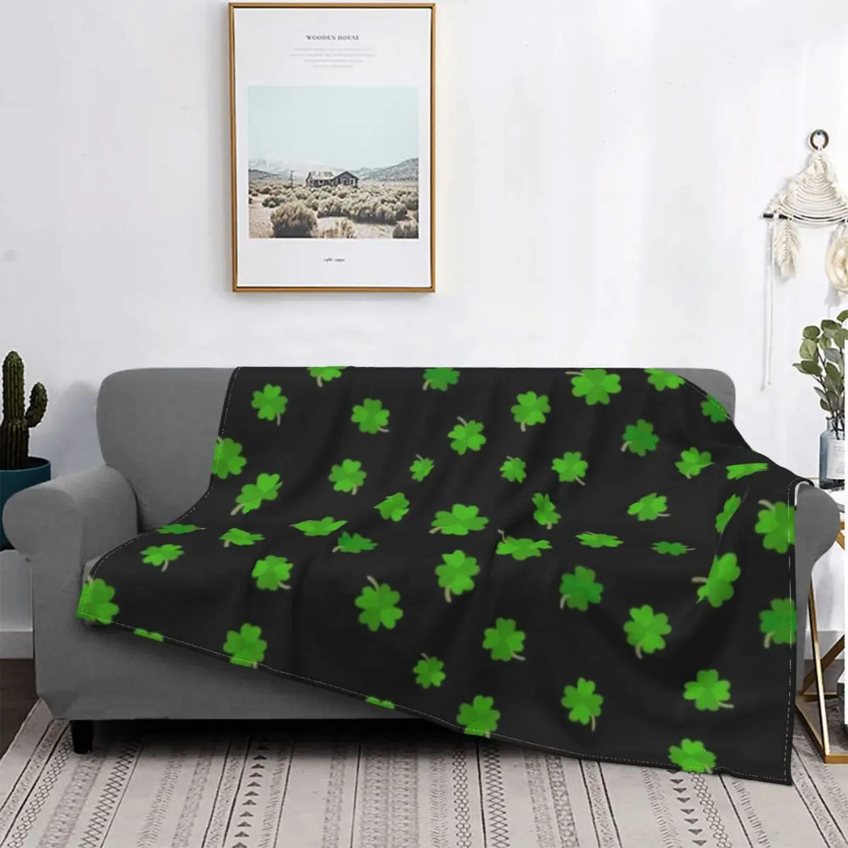 Four Leaf Clover Pattern Flannel Throw Blanket Patrick's Day Soft Lightweight Warm Watercolor Painting Gifts for Kids and Adults