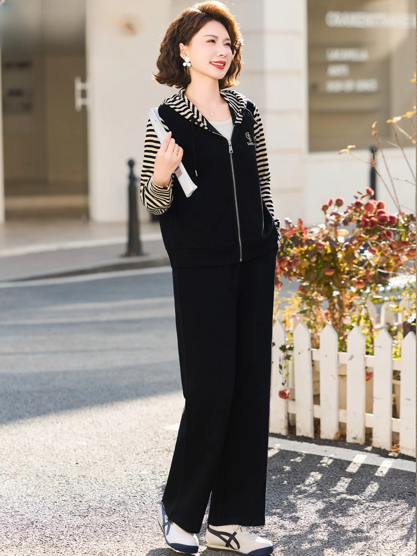 

Chic Striped Two-Piece Set Sportswear for Mom over 50 Spring Fashionable Loose Fit Breathable Wear-Resistant Lightweight Poly...