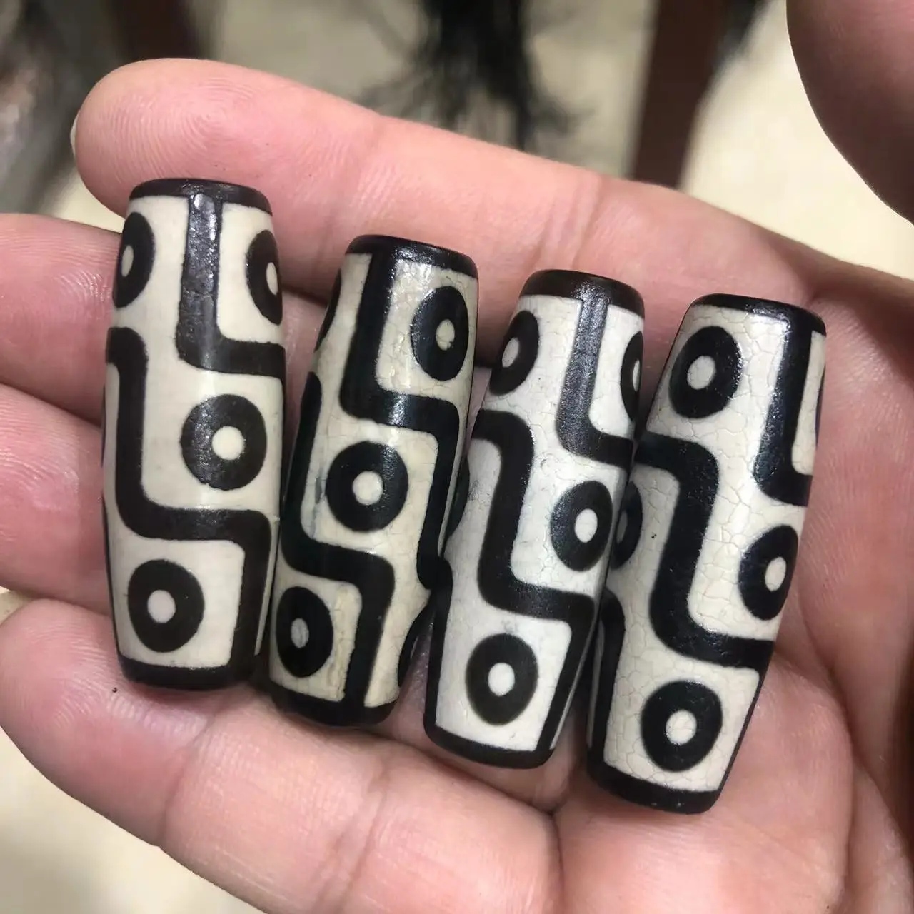 

Тибетские черно-белые бусины дзи с девятью глазами, новые и старинные, из агата, универсальные для мужчин и женщин.