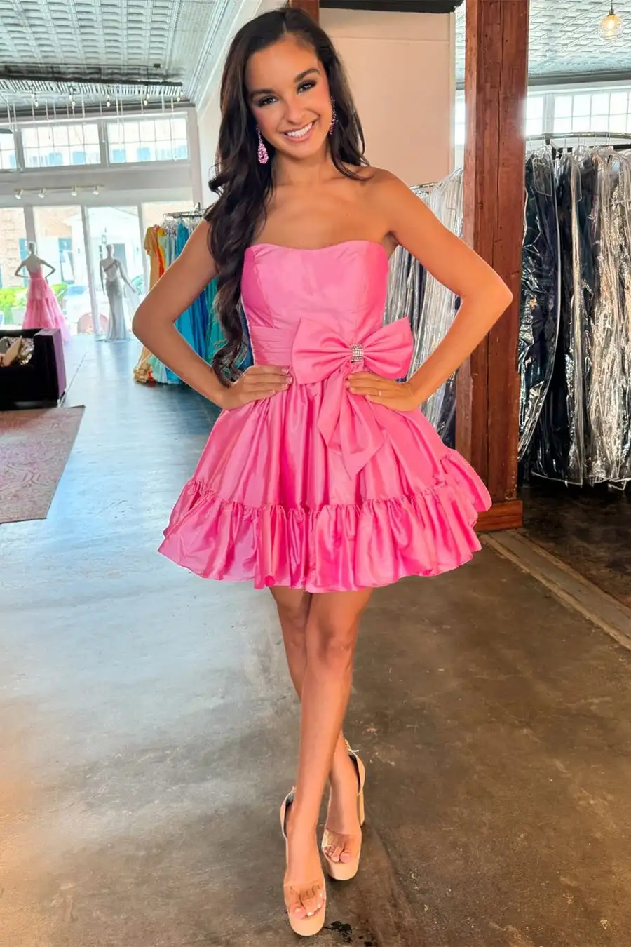 

Pink Strapless Ruffle Mini Homecoming Dress with Bow Graduation Dress 2024 Women Short Cocktail Party Gown For Special Occasions