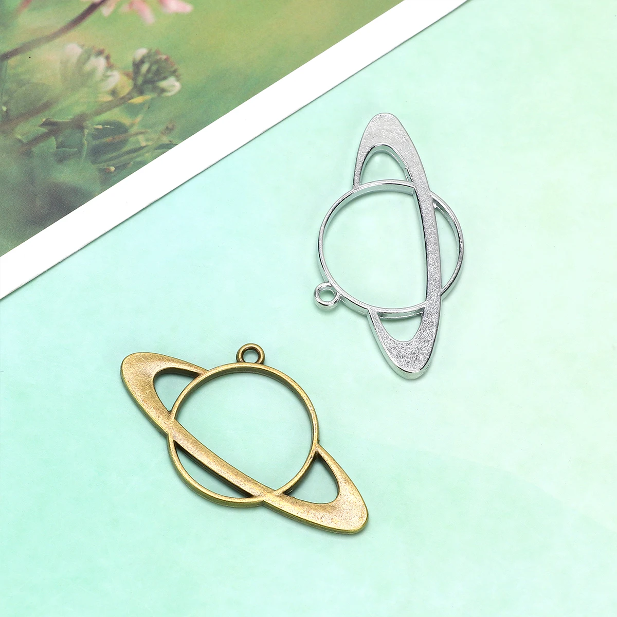 

8 Pcs Glue-drop Border Accessories Uv Resin Jewelry Making Pendants Handmade Necklaces DIY Charms Alloy Frame Vintage