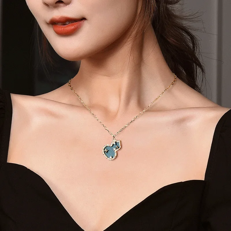 2025 Brand-new titanium steel shining star style, design sense, Gourd girl collarbone chain, cold style necklace
