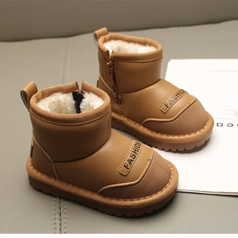 Botas de nieve para niños, botines cortos antideslizantes de piel de felpa gruesa, botas de goma para niños, moda cálida, invierno 2024