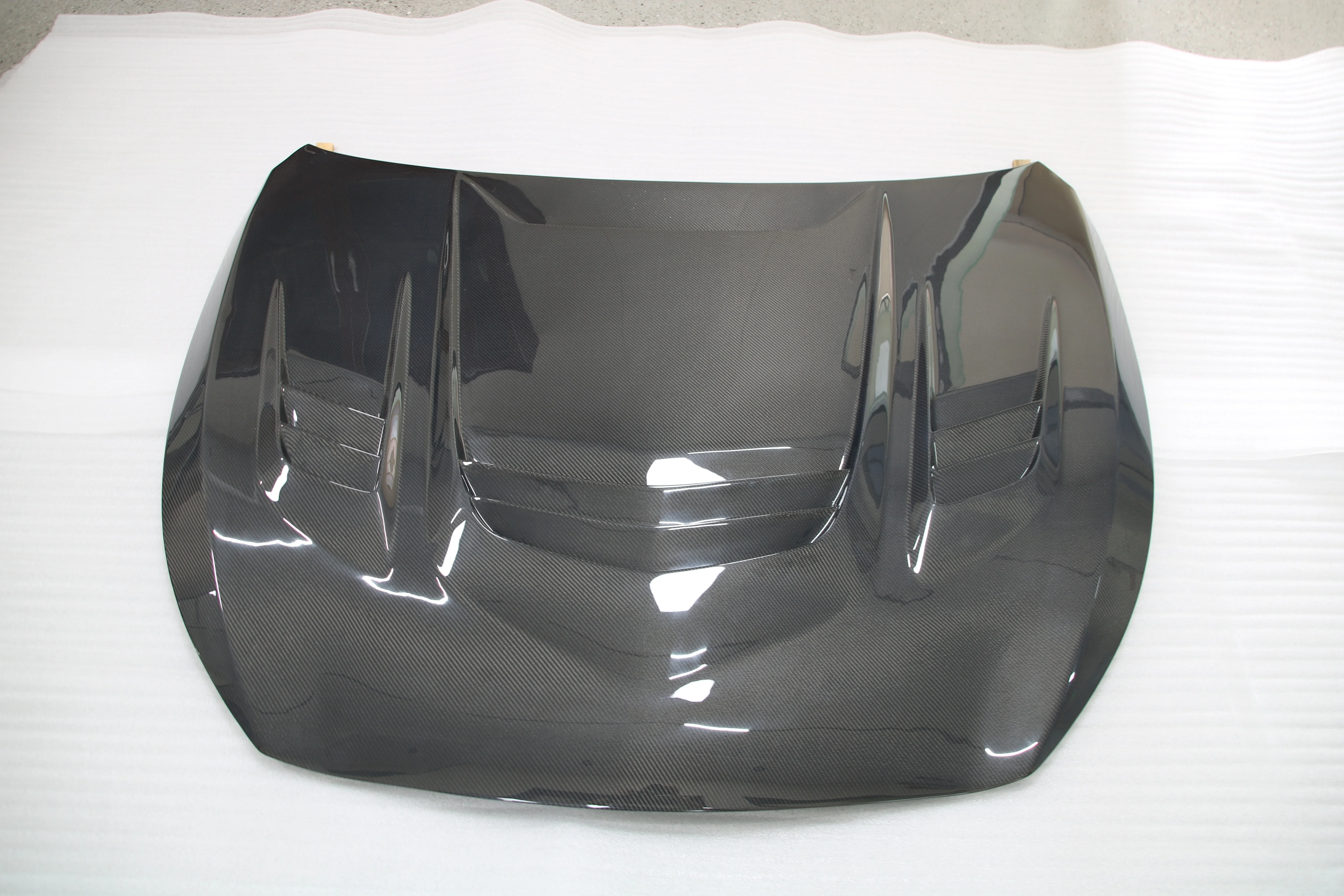 ฝากระโปรงหน้าคาร์บอนไฟเบอร์แบบเปียก คุณภาพสูง ทรง V สำหรับ Infiniti Q50