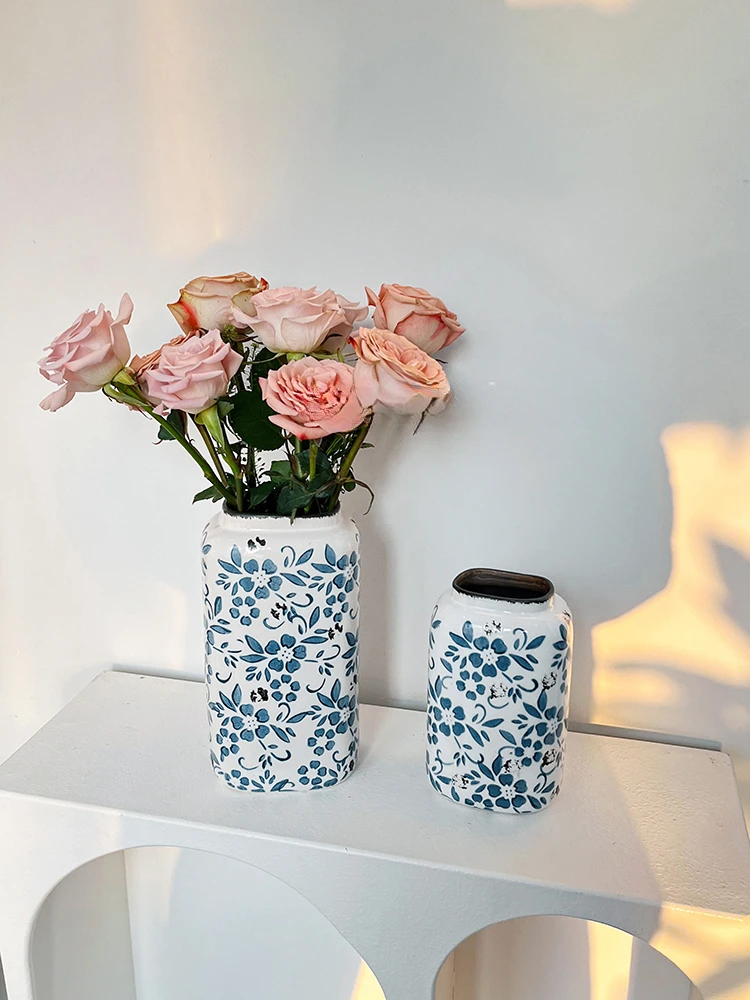 New Chinese style blue and white porcelain vase, living room, arrangement, winter holly, dried flowers, water care