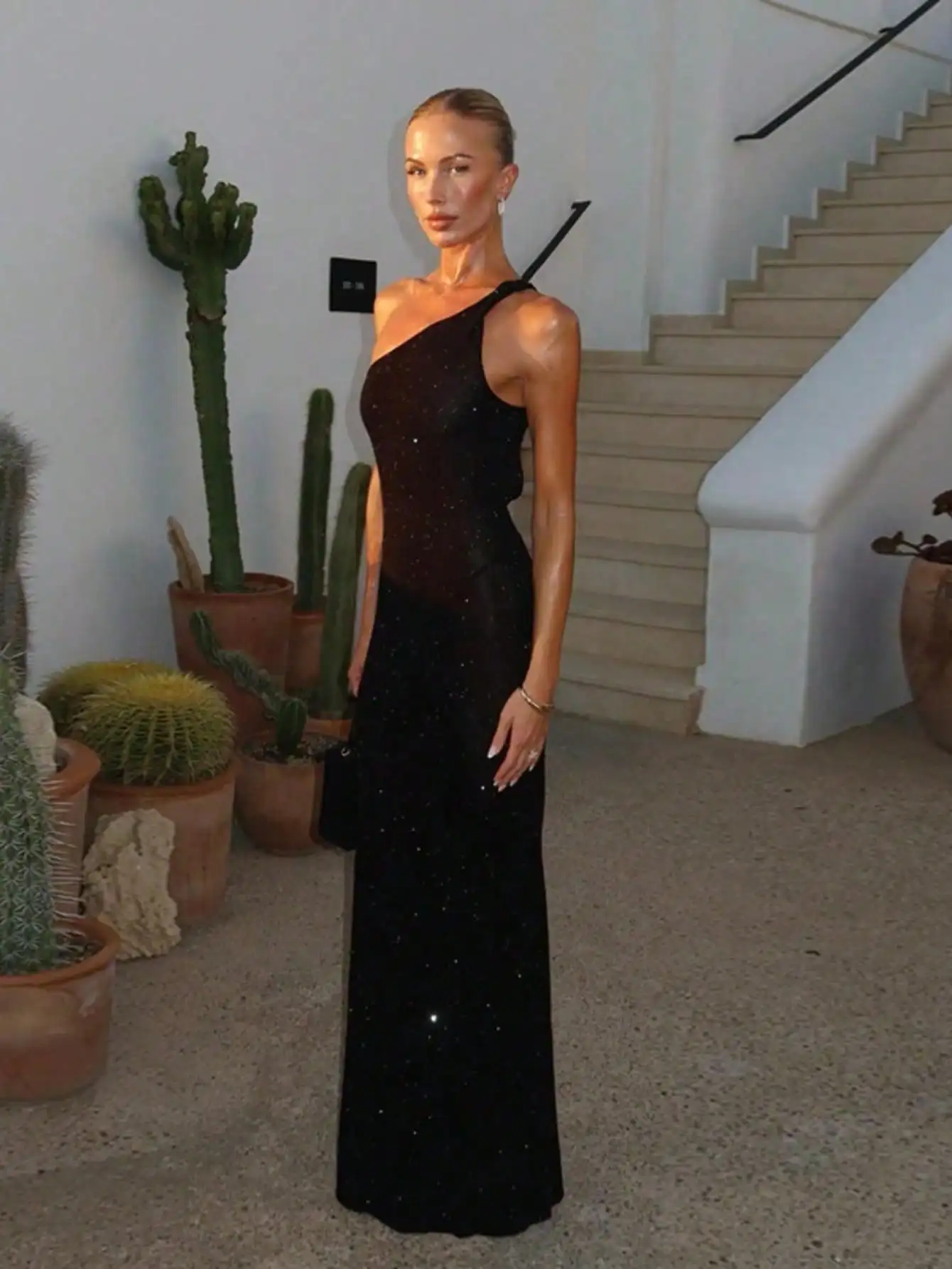 

Блестящее вечернее платье: весеннее новое сверкающее платье на одно плечо — сексуальное платье на тонких бретельках с открытой спиной и облегающим макси