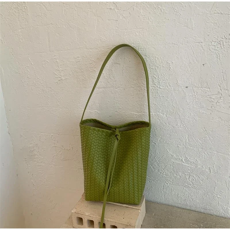 Unterarm-Umhängetasche aus Rattangeflecht, einfarbig, große Kapazität, Damen-Eimer-Einkaufstasche, Sommer-Strand-Reise-Handtasche, Einkaufskorb – Detail 13