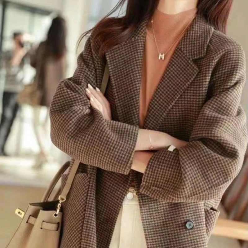 Plaid Middle Length Ladies Jackets on Sale Elegant Winter Clothes 2024 High Quality Women's Padded Wool & Blends Coat Medium Hot