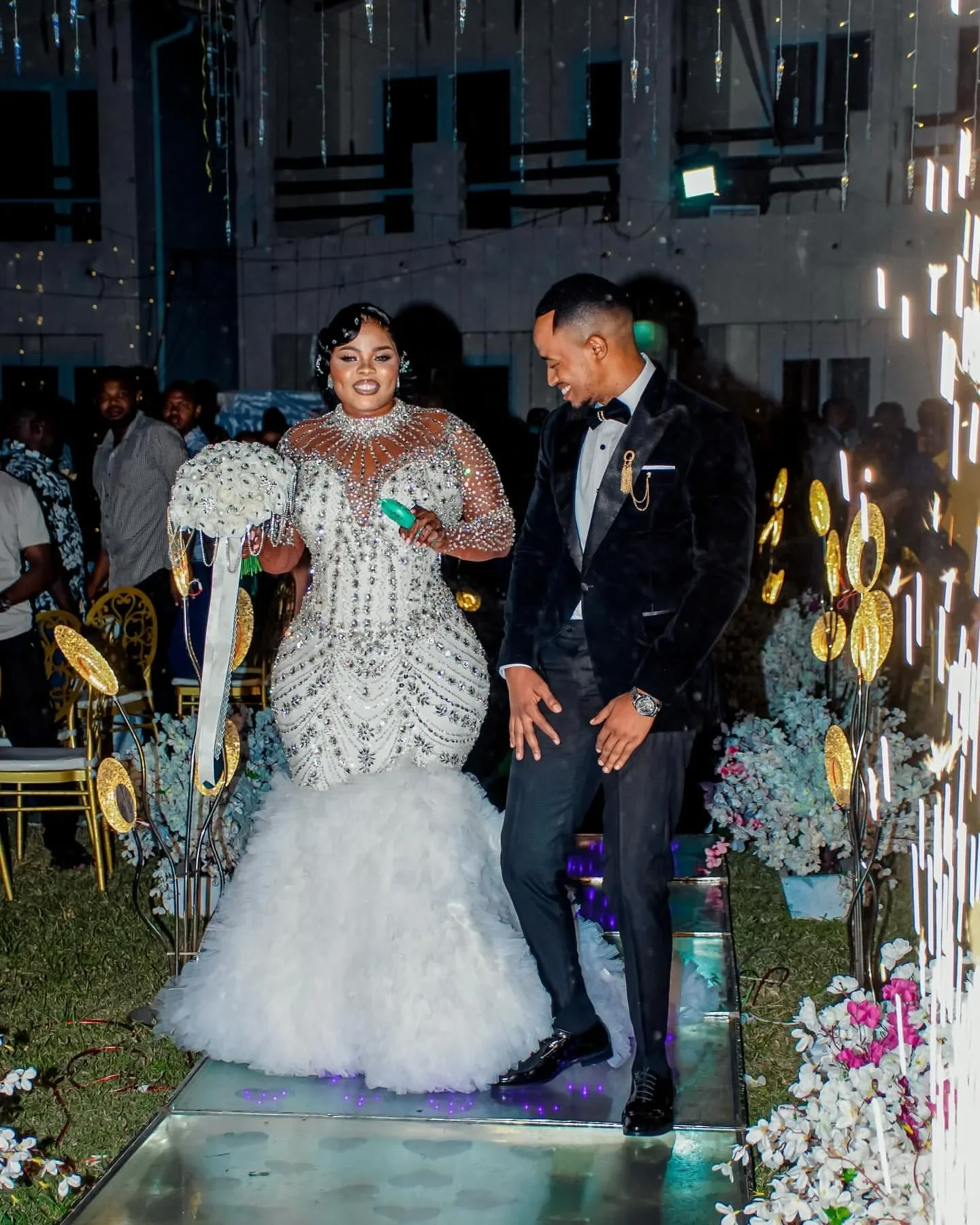 Aangepaste hoge hals sprankelende kristallen kralen zeemeermin trouwjurk Robe De Mariée lange mouwen lagen tule bruidsjurk