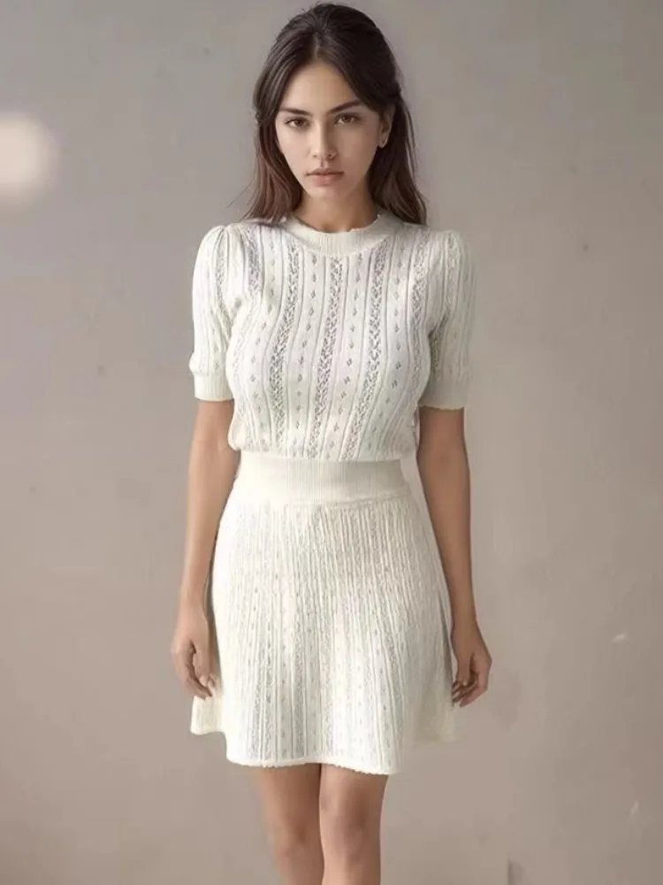 

Элегантный женский повседневный спортивный костюм: модный однотонный вязаный комплект из 2 предметов с вырезами, летний новый комплект из топа с коротким рукавом и юбки