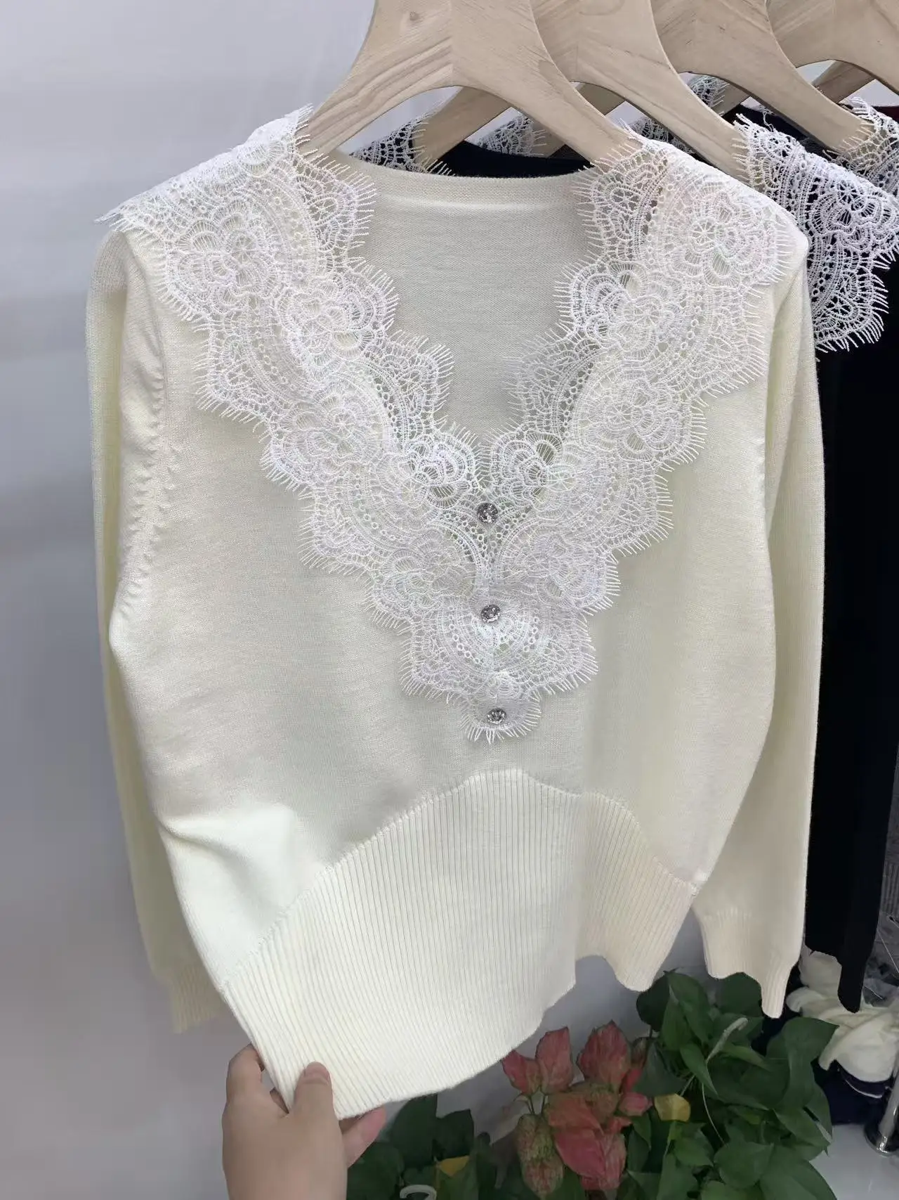 Women's V-neck Lace Sweater Spring Autumn Solid Color Splicing Pullover Tops French Fashion Elegant Female Knitted Top