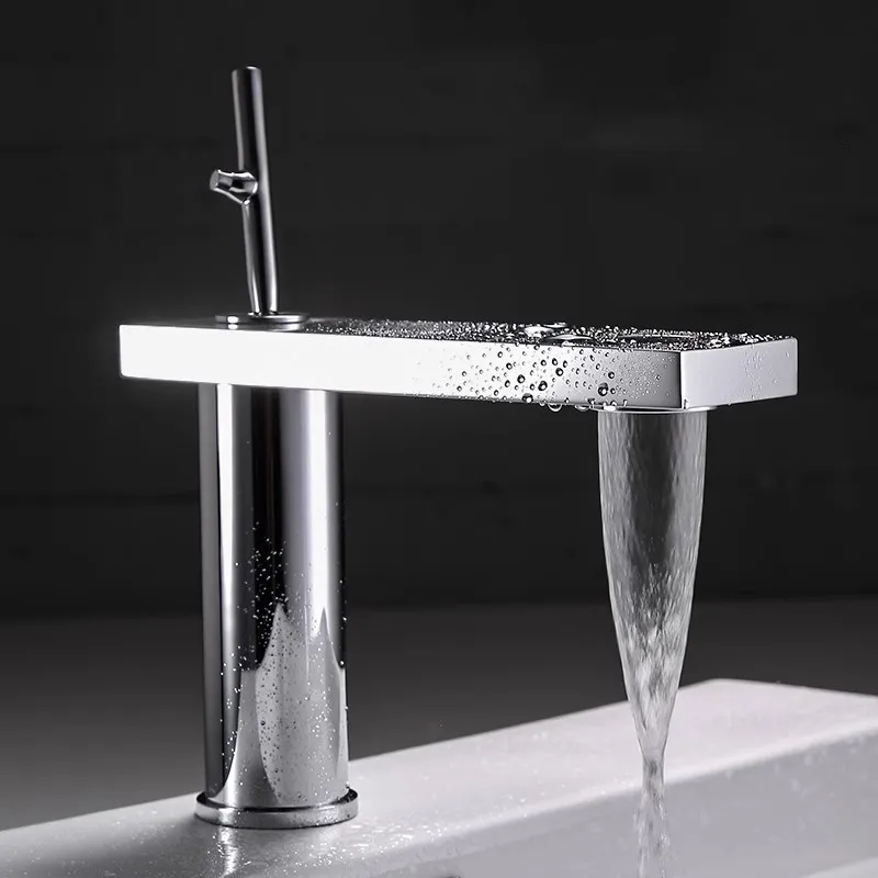 

Romantic Bathroom Basin Faucet Hot & Cold Bathroom Sink Faucet Deck Mounted Lavotory Faucet Mixer Water Tap