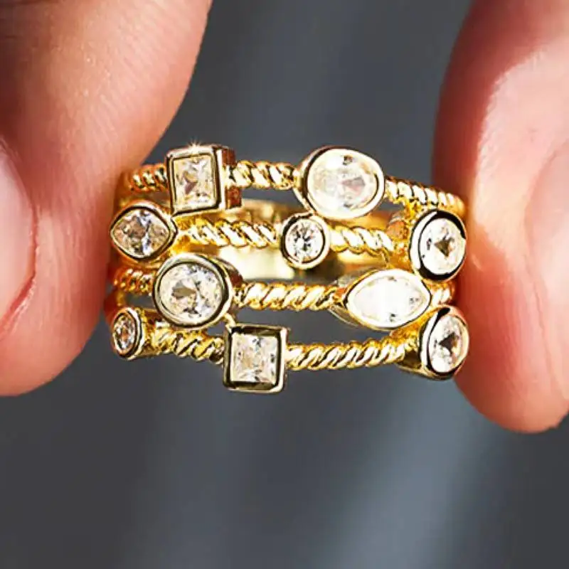Huitan Luxus-Ring für Damen, goldfarben, mehrlagig, eingelegt, funkelnder Zirkonia, Hochzeit, Verlobung, Accessoires, Modeschmuck
