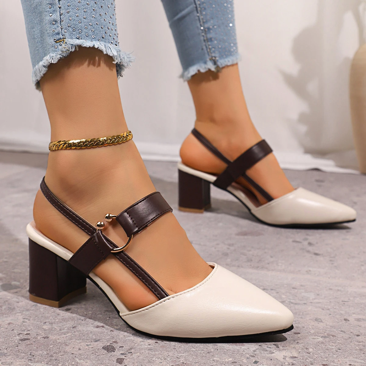 Damen-Sandalen Mode Einfarbige Slingback-Schuhe Damen Outdoor Designer-Schuhe Spitze High Heels Sandalen Zapatos De Mujer