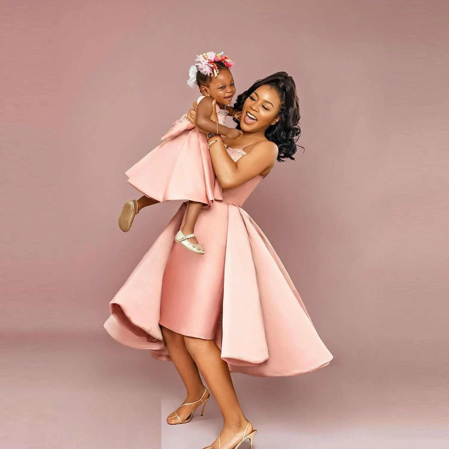 

Mother And Daughter Matching Dress for Photo Shoot Beads Bow Mommy and Me Outfits Satin Spaghetti Straps Birthday Dresses