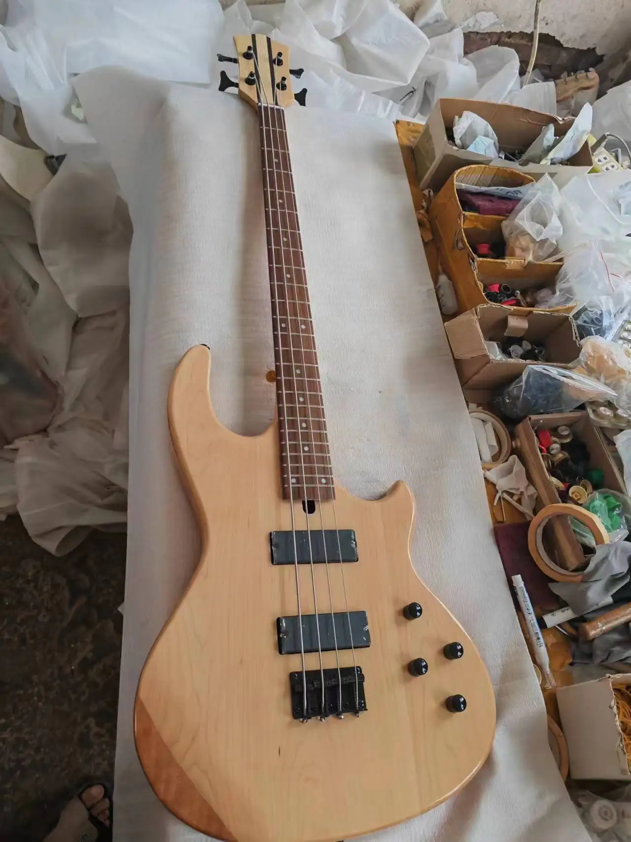 Custom 4 Strings G-Wal Style Electric Bass Guitar Mahogany Body Musical Instruments