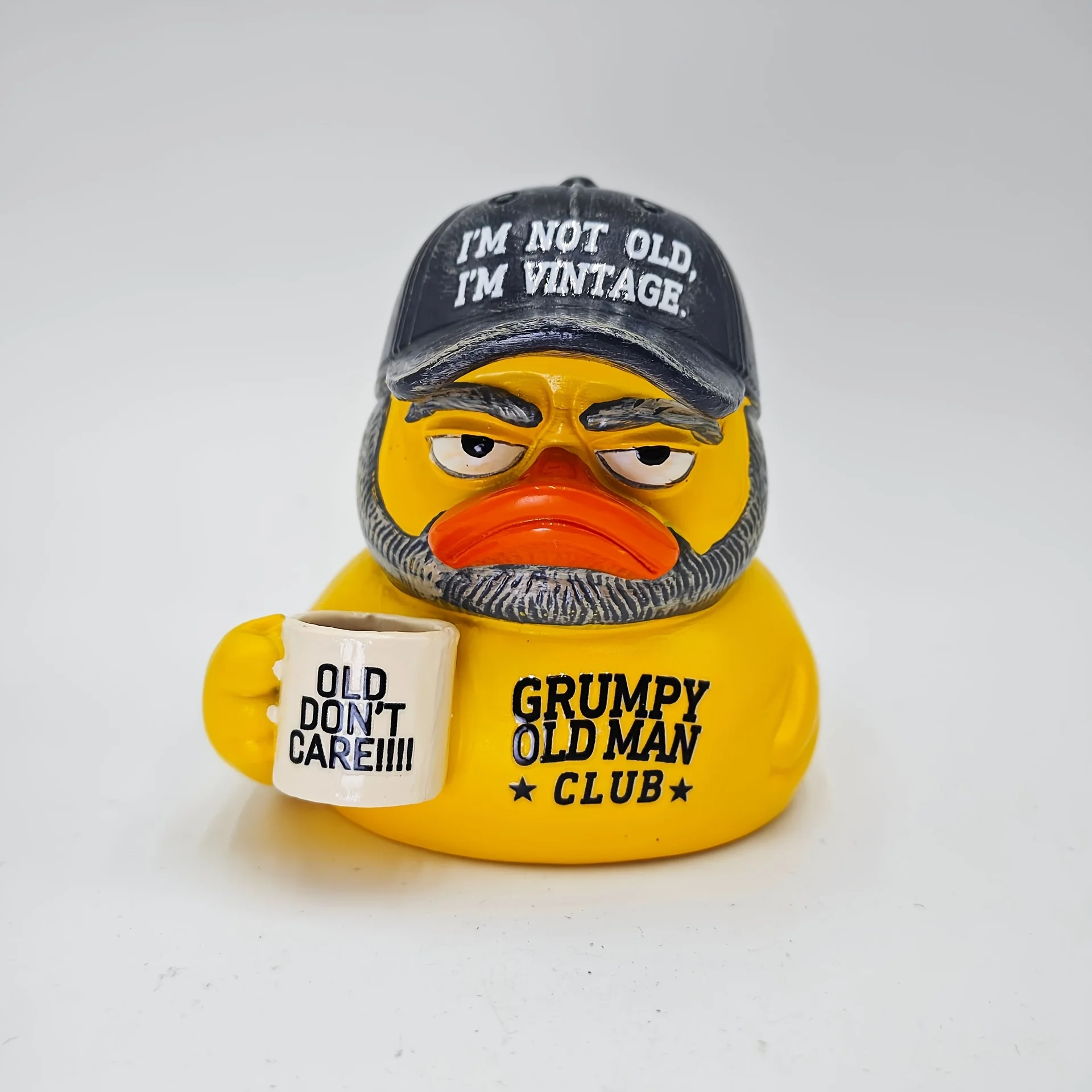 Elderly Club Duck, I'M Not Old, I'M Retro Humor Duck Figurine, the Elderly Don'T Care about Humor, Resin Duck Desktop Decoration, Office Shelf, Man's Den, Novelty Statue for Dad and Grandpa
