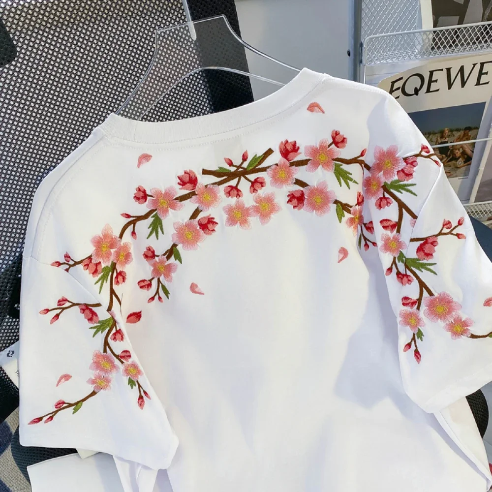 Flowers Embroidery Fashion Women T-shirts 2024 Summer New Cotton O-neck Casual Female Tees Beautifully Art Black Ladies Tops Y2k