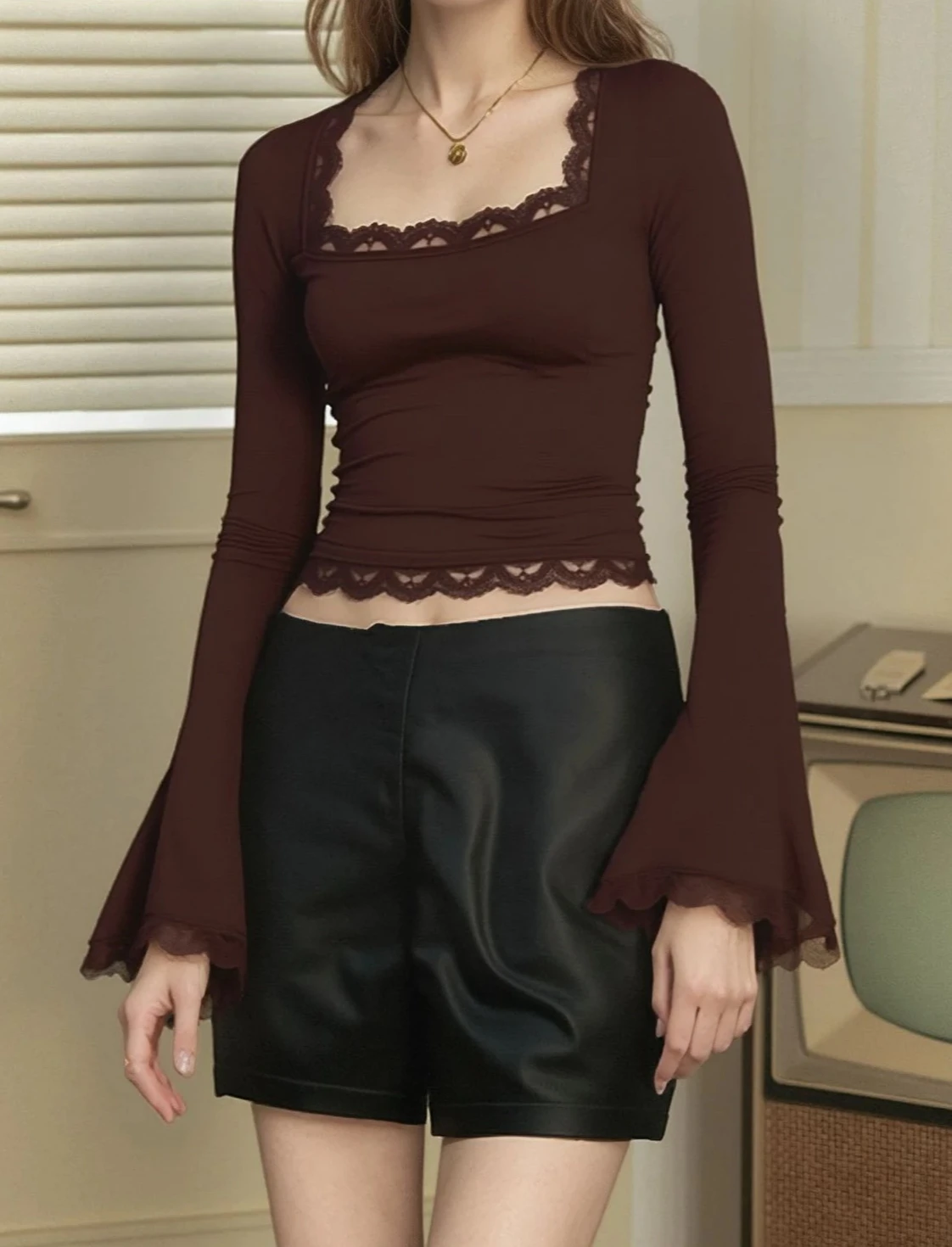 Damska seksowna bluzka z koronkowymi wstawkami, kwadratowym dekoltem, długim rękawem, elegancka, dopasowana, z rozszerzanymi rękawami, krótki top na wiosnę/jesień.