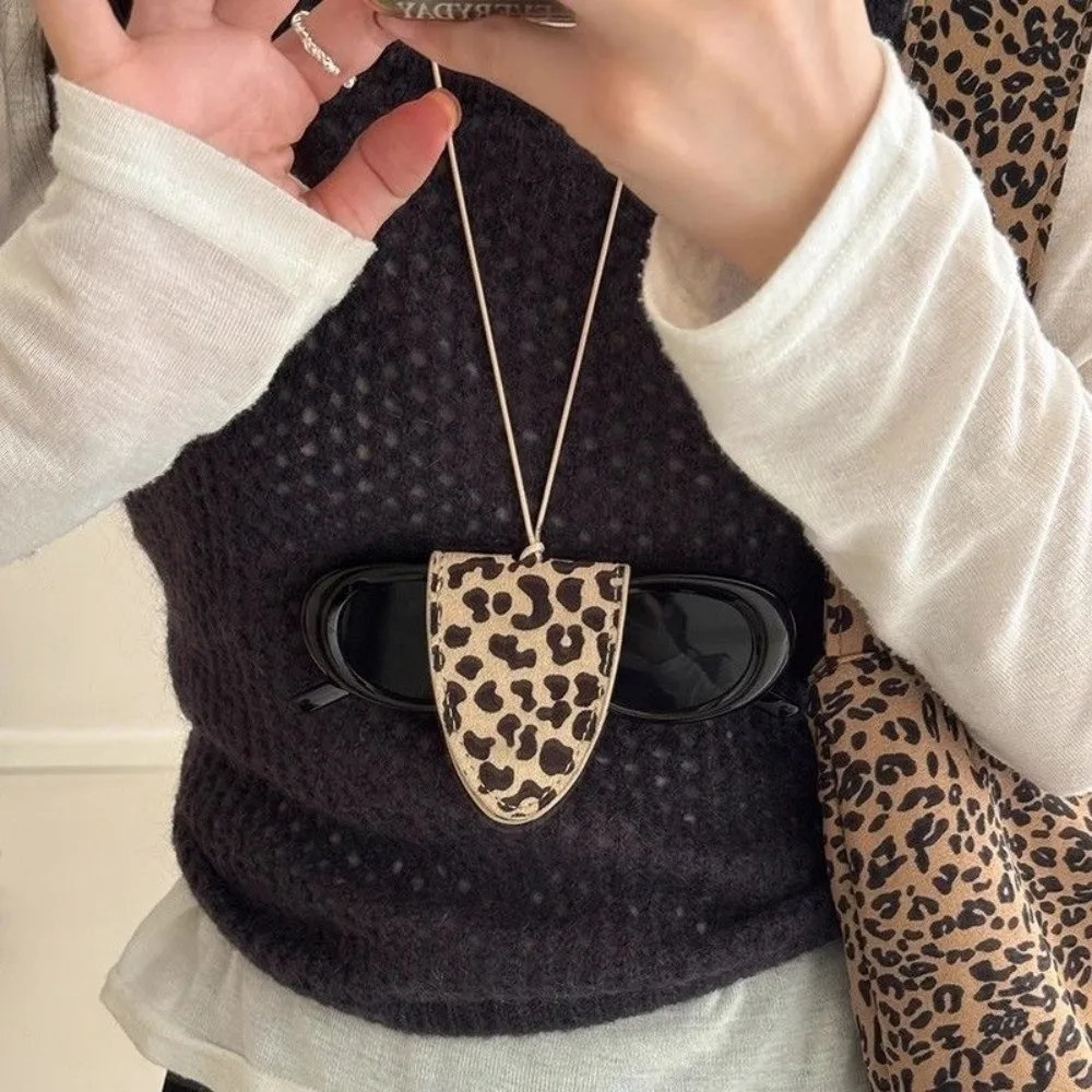 Leopard Print Eyeglasses Storage Bag Pu Leather Simple Design Hanging Neck Pouch Multifunctional Durable Glasses Clip Pendant