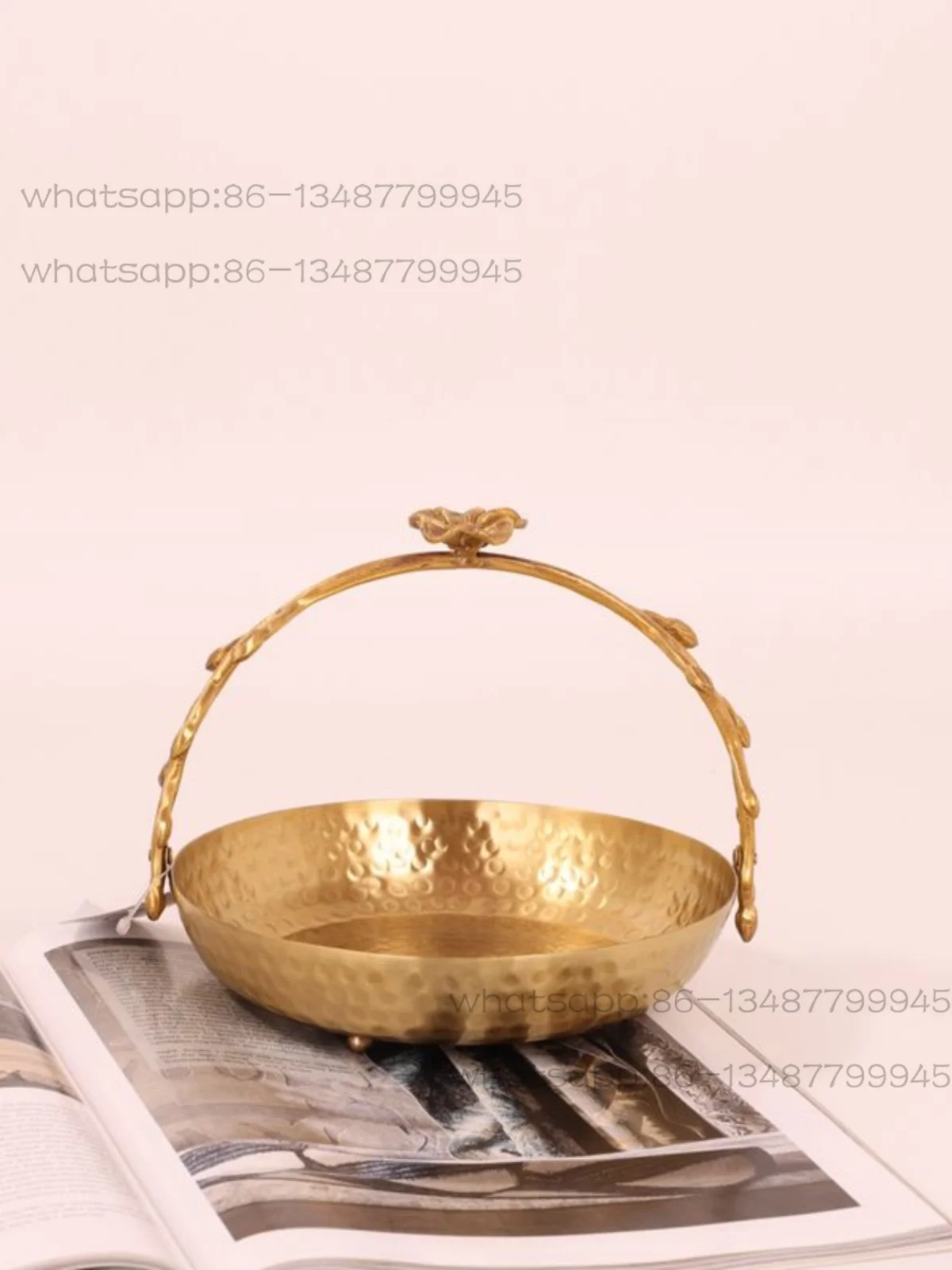 

Imported brass hammered basket storage tray, dried fruit snack candy plate, Nordic American table decoration ornament
