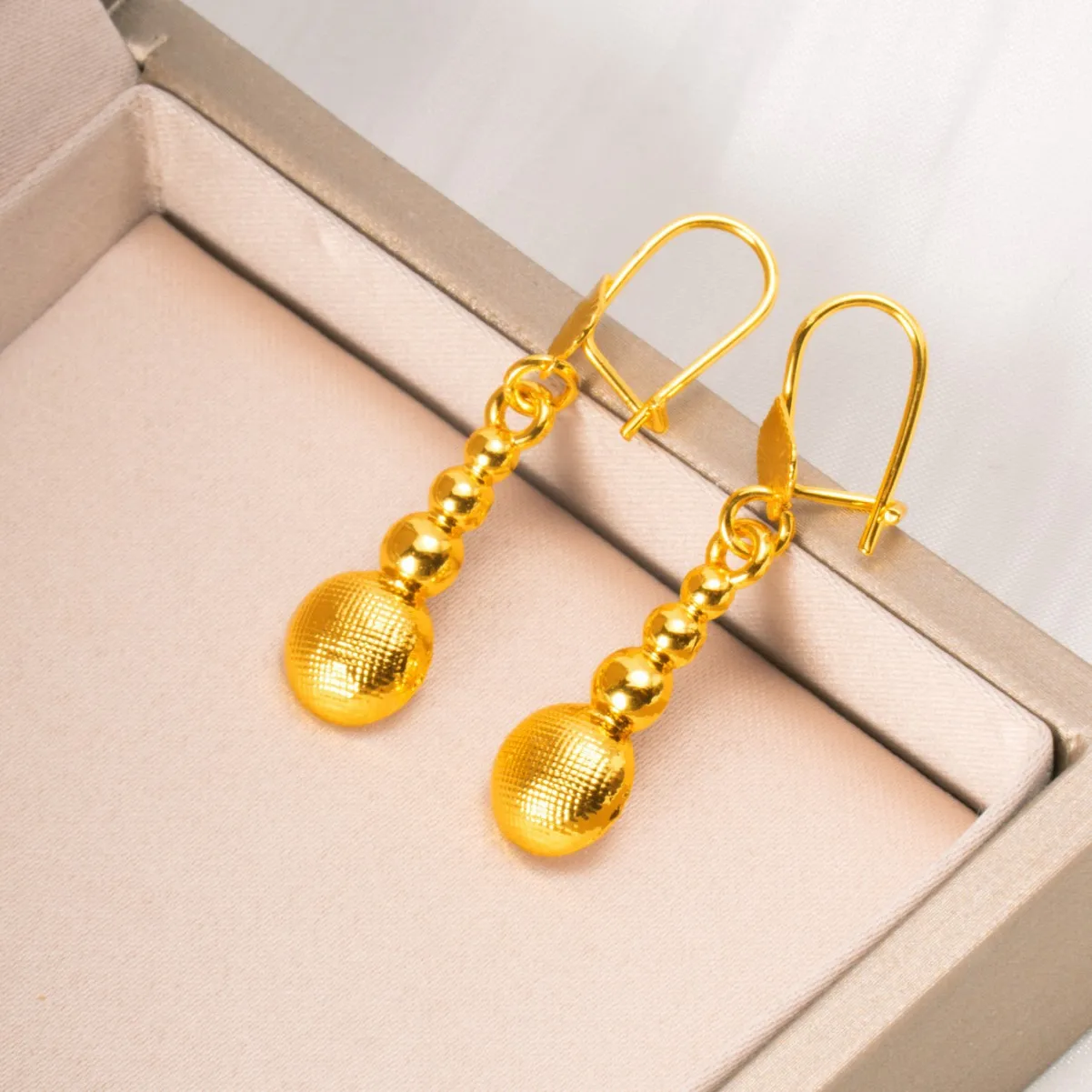9999 gold four-round-ball stud earrings for long earrings, featuring a small and exclusive, luxurious and fashionable,