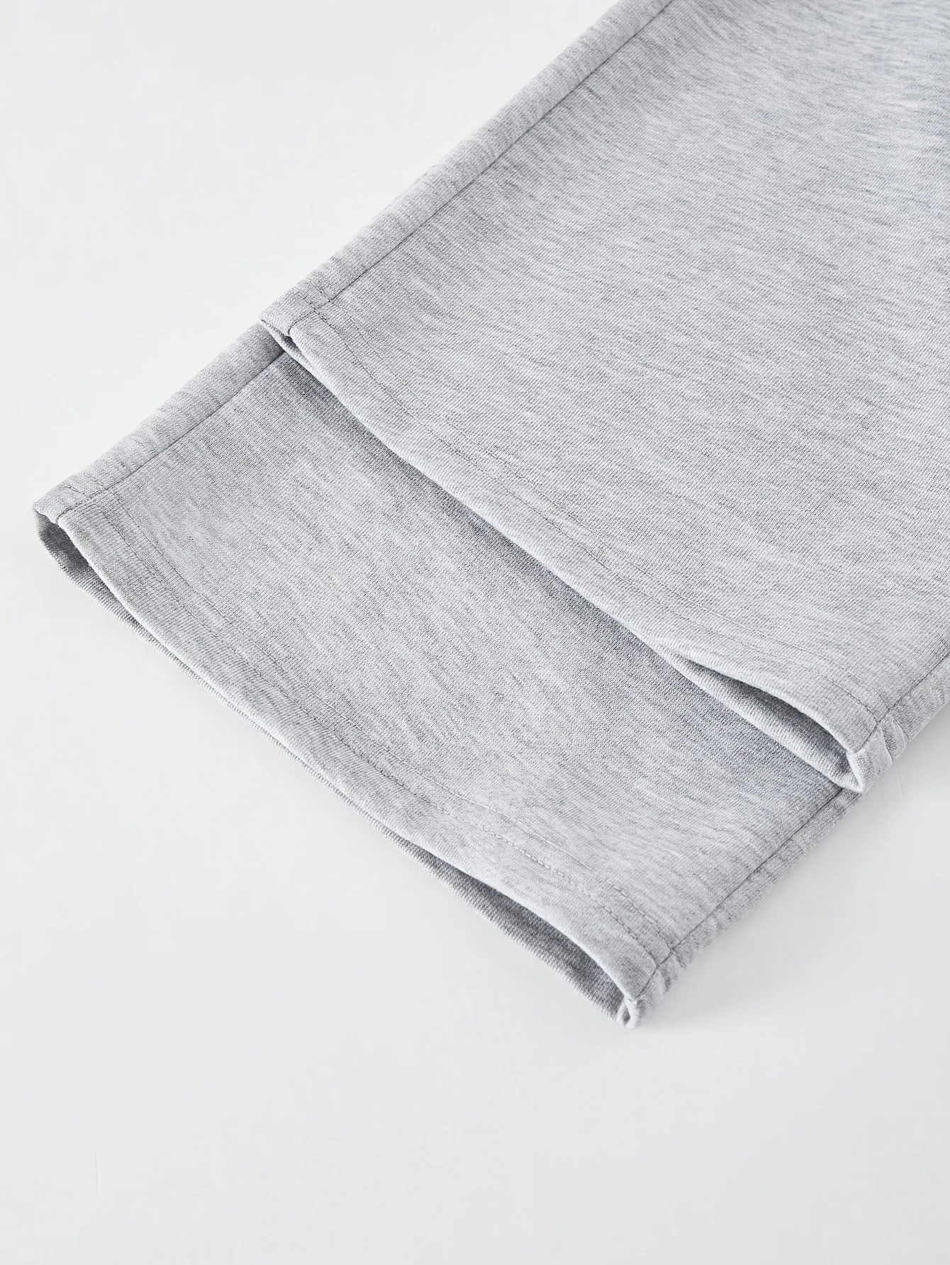 Weiches zweiteiliges Loungewear-Set für Kinder und Mädchen, geripptes Kurzarm-Oberteil mit quadratischem Ausschnitt und Spitze, Schleifendekoration und atmungsaktive Spitzen-Shorts mit elastischem Bund – Detail 5