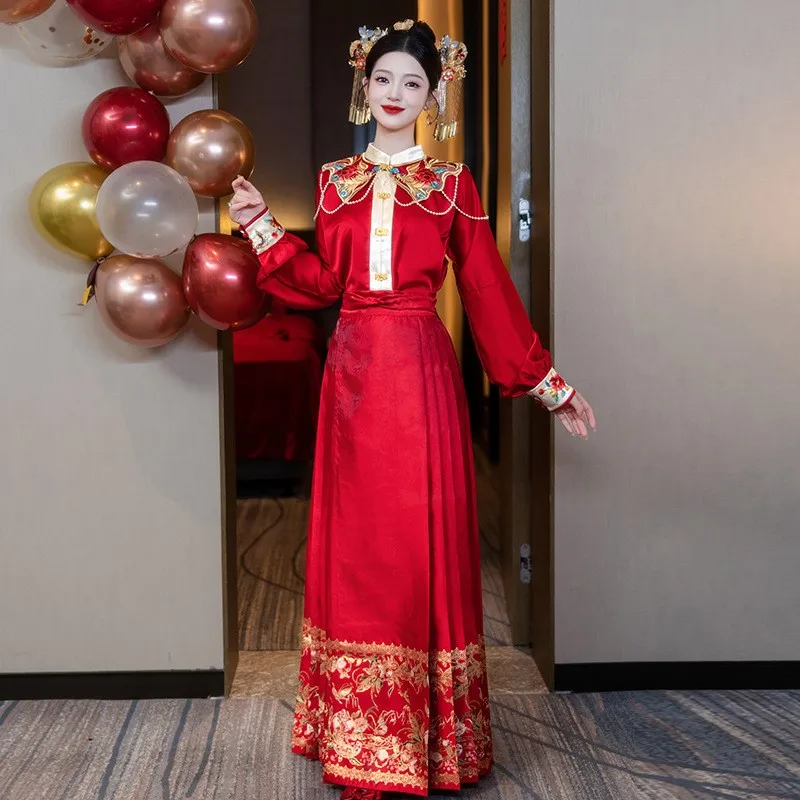 Un nuovo stile di abito da brindisi in stile cinese con ricamo per figura