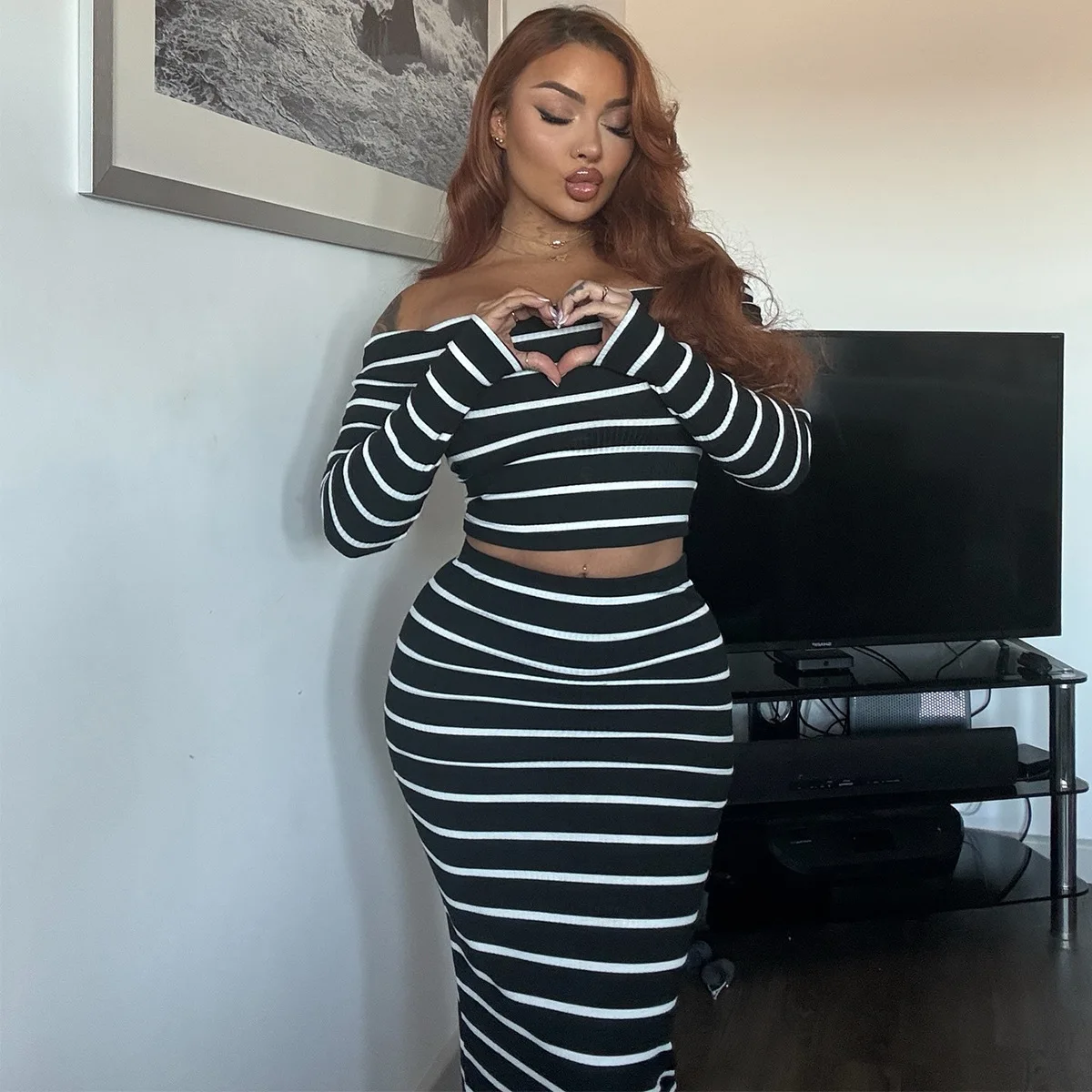 Two Piece Outfits Woman Slim-fitting Butt-baring One-shoulder Striped Commuting Woman 2 Piece Set Outfit Vacation Temperament