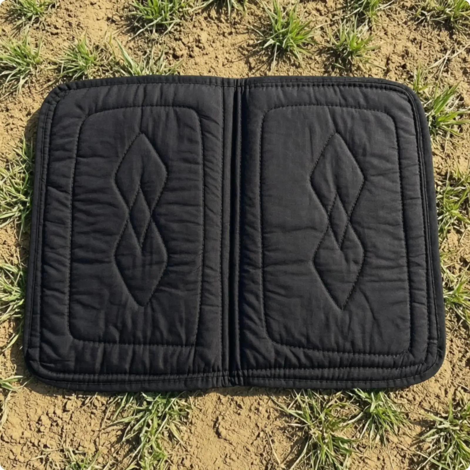 Quilted Saddle Pad with Stitched Edge Binding Cushioning Equestrian Saddle Pad Guard for Equestrians, Training, Stable Use