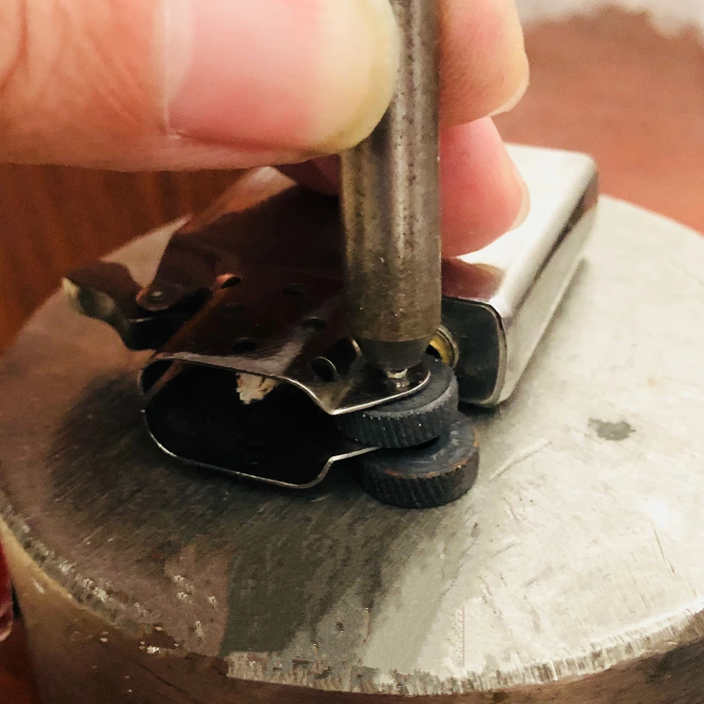 Perforadora de instalación de Metal sin pulir, remaches de rueda de acero para encendedor de queroseno Zippo, herramienta de reparación Universal,