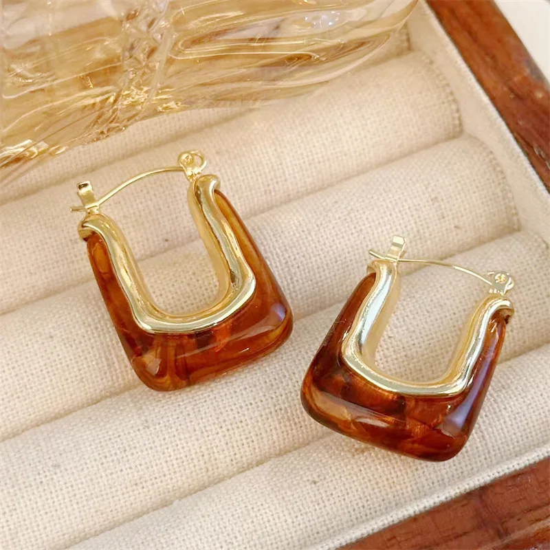 Gold Frame Tortoise Shell Resin U-Square Hoop Earrings Retro Amber Rectangle Huggie Earrings Vintage Minimalist Jewelry for Women Daily Wear