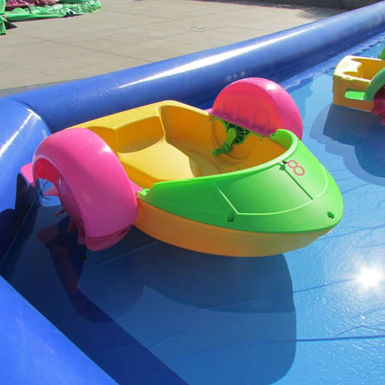 Parques e piscinas infláveis Manual de HDPE virgem de 4 tamanhos para família e crianças Barco de pedal com manivela manual de água