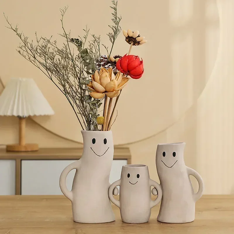 Smiling Family Ceramic Bud Vase Beige Couple Lover Figurine Flower Container Living Room Interior Tabletop Home House Decoration