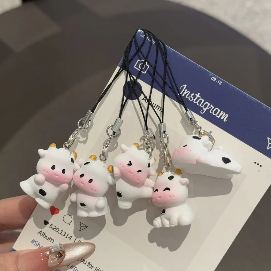 

Милый чехол для телефона с изображением коровы, подвесной ремешок с мультяшным забавным животным, сумка, брелок, нишевый кулон, ремешок для мобильного телефона