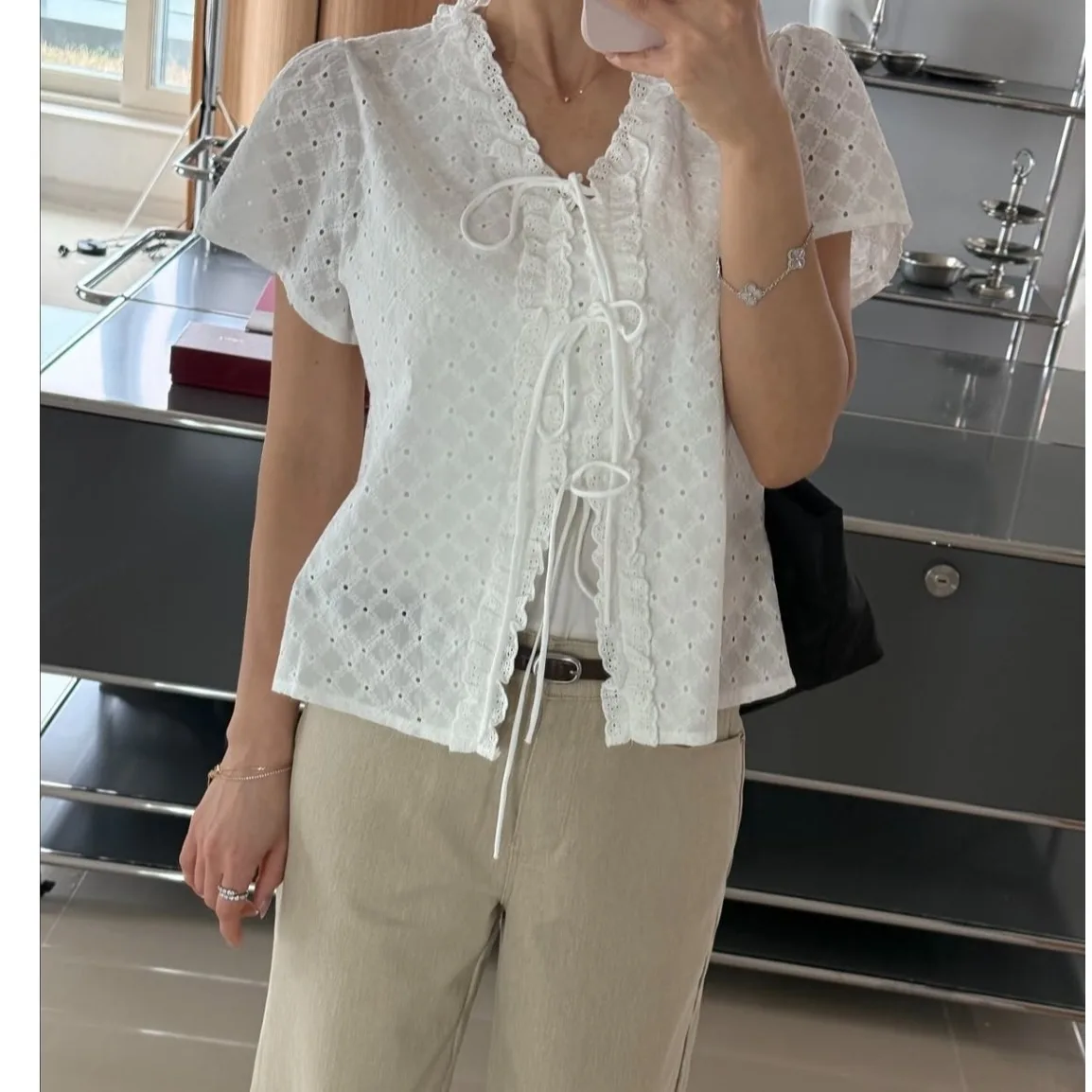 

Korean Style Fashionable Versatile Lace Hook Flower Top Women's Loose Fit Short Sleeve V-Neck Gown Versatile for All Seasons