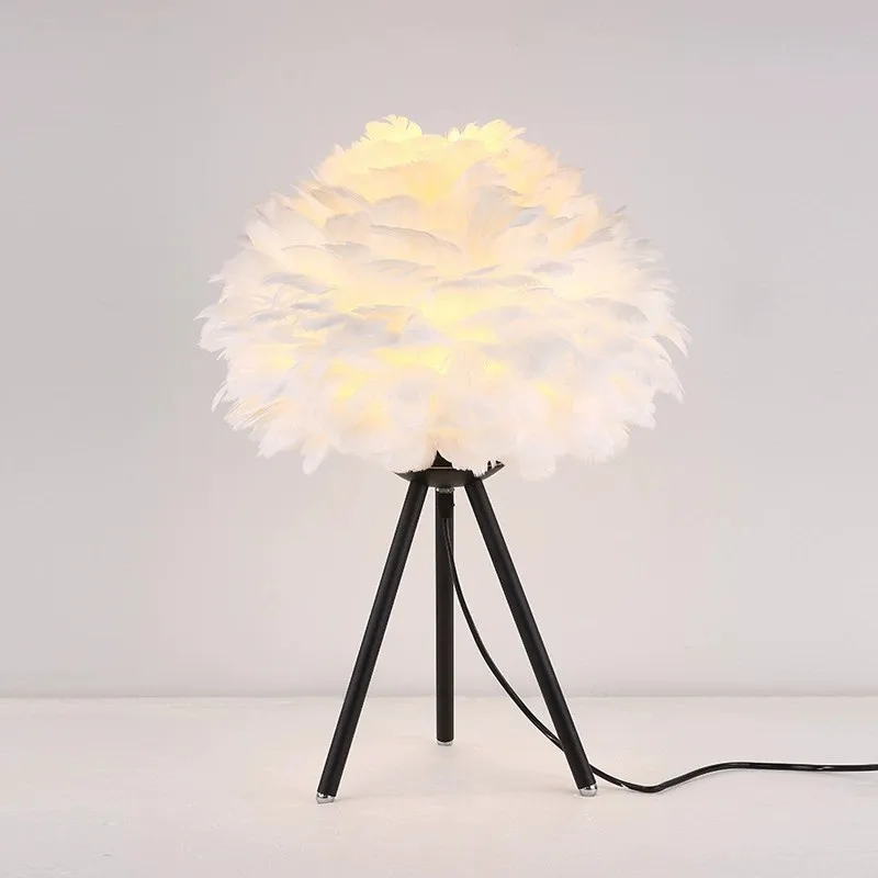 Salon créatif personnalité moderne célébrité d'internet ins fille chaud romantique chambre chevet plume lampe de bureau décorative