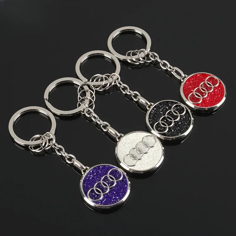 

Металлический брелок с эмблемой логотипа автомобиля Audi с бриллиантами для Audi Sline RS A3 A4 A5 A6 A7 A8 S3 S4 S5 S6 S7 S8 Q3 Q5 Q7 TT