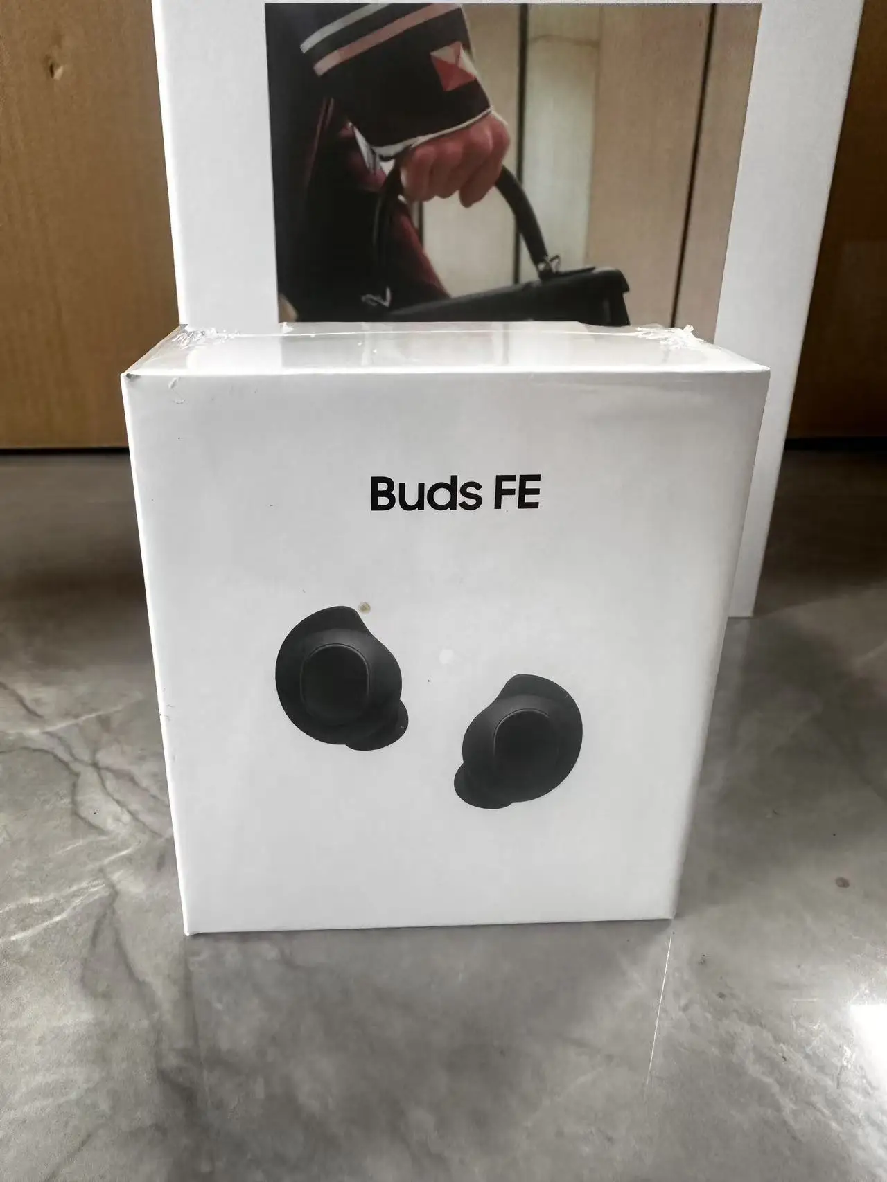 Nuevos auriculares Bluetooth R400, auriculares inalámbricos verdaderos FE Bluetooth TWS, interruptor Hall, carga inalámbrica