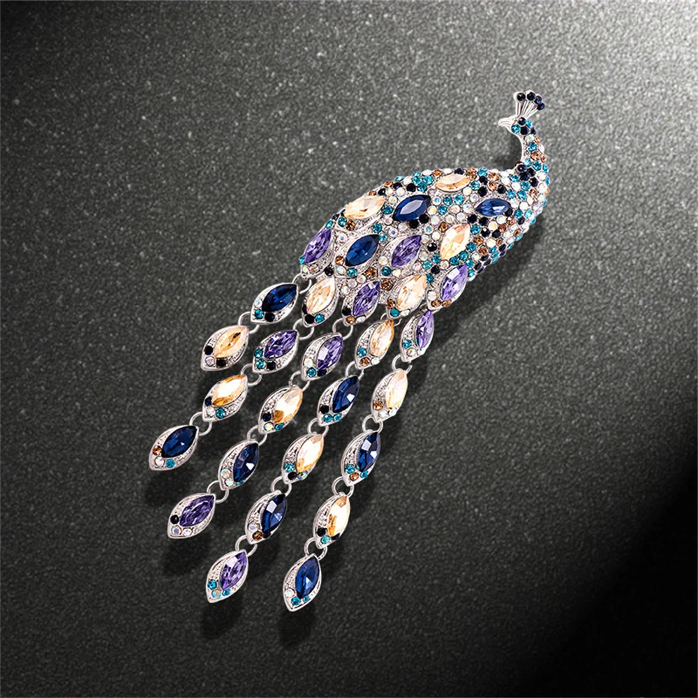 Long Tail Tassel Crystal Peacock Brooches for Women Luxury Full Rhinestone Fashion Charm Beauty Animal Bird Brooch Pins Gifts